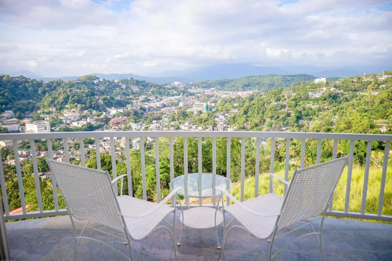 The Summit Hotel Kandy 5*,