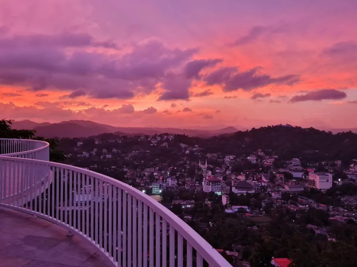 Hotel The Summit Kandy
