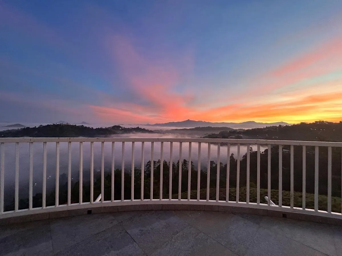 Hotel The Summit Kandy