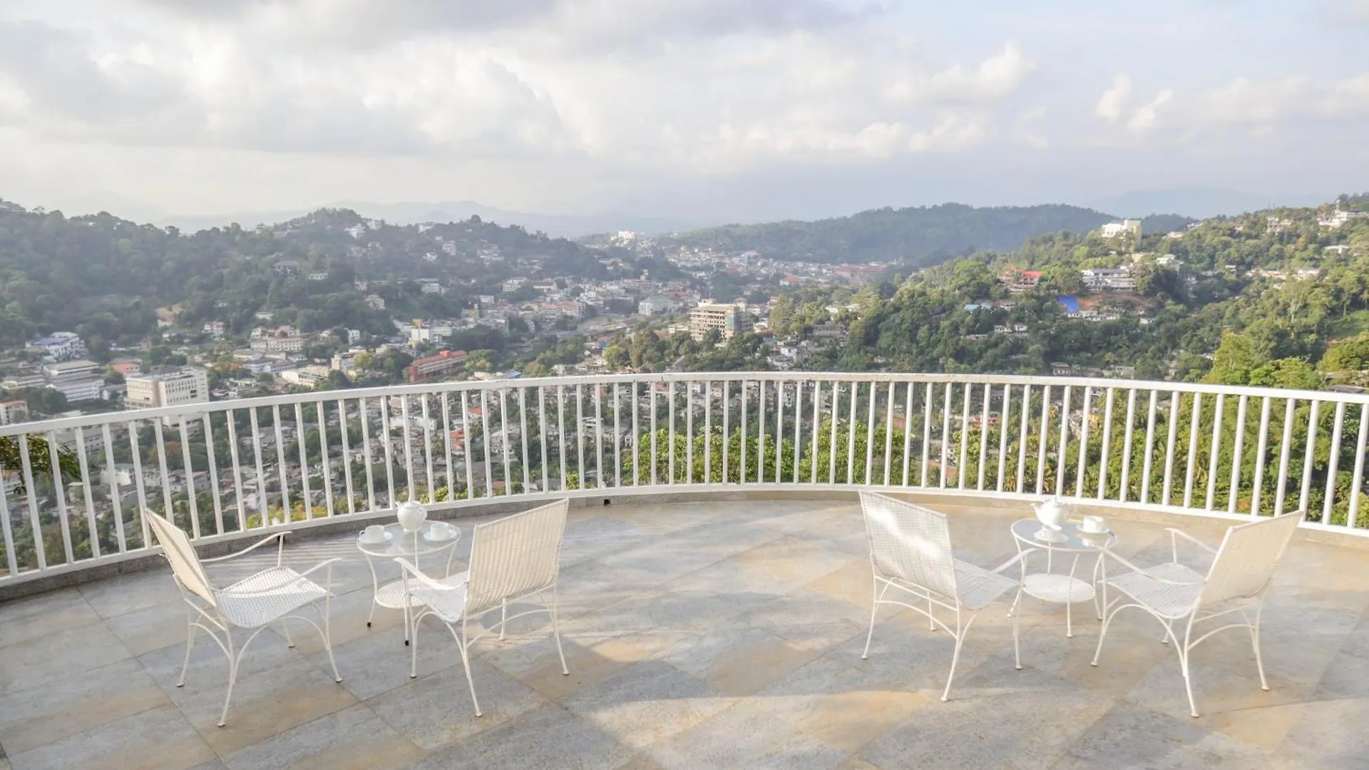 Hotel The Summit Kandy