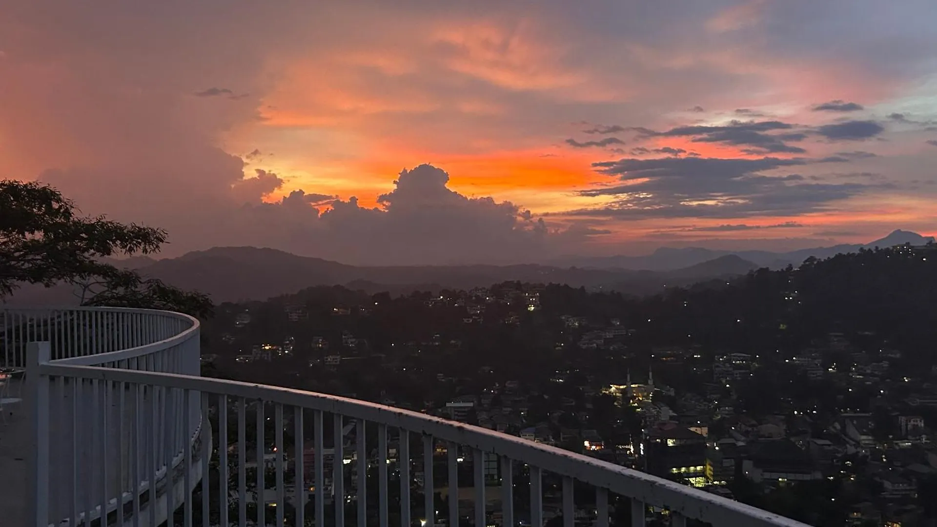 Hotel The Summit Kandy Sri Lanka